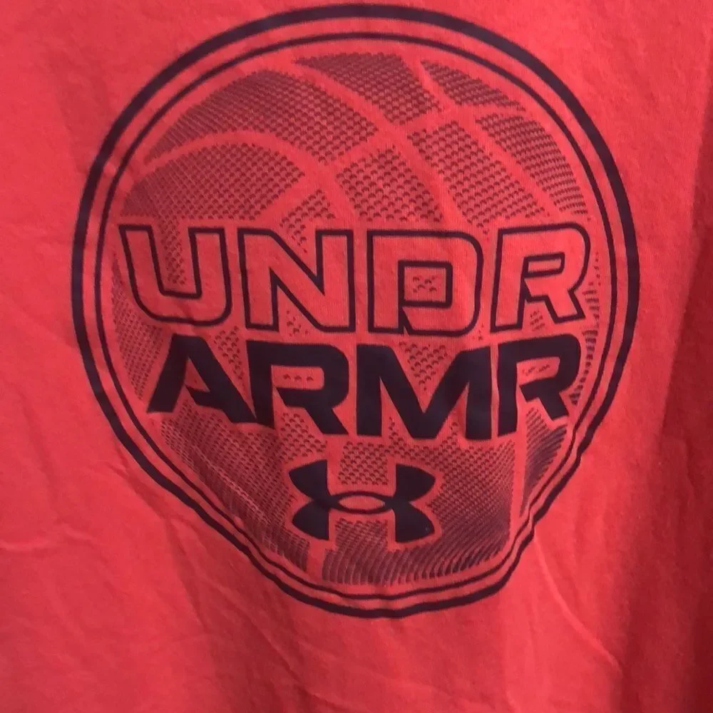 UNDER Armour loose short sleeve shirt size xlarge.